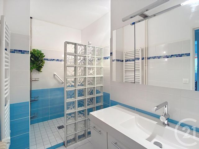 Appartement F5 à vendre - 5 pièces - 100.38 m2 - GRADIGNAN - 33 - AQUITAINE - Century 21 Les Graves