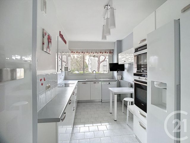 Appartement F5 à vendre - 5 pièces - 100.38 m2 - GRADIGNAN - 33 - AQUITAINE - Century 21 Les Graves