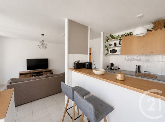 Appartement T2 à vendre - 2 pièces - 42.8 m2 - GRADIGNAN - 33 - AQUITAINE - Century 21 Les Graves
